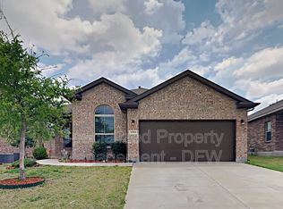 1725 Falling Star Dr, Haslet, TX 76052
