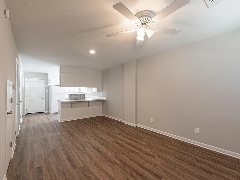 1325 Robins St #6 — Photo 6