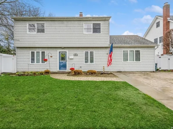 22 Slate Lane, Levittown, NY 11756