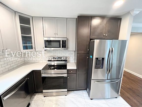 3rd image of 109 Mayfair Rd