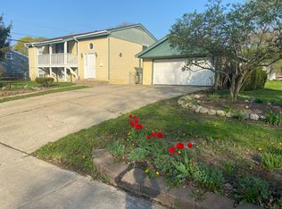 128 Amarillo Dr, Carpentersville, IL 60110