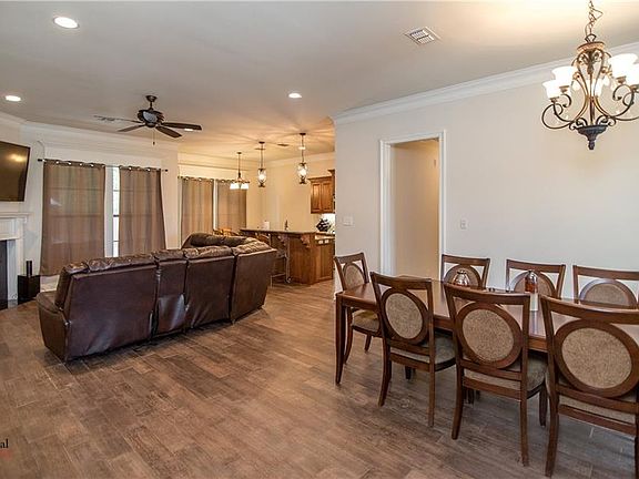 4th image of 9938 Loveland Ct