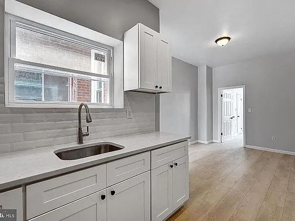 5th image of 2349 N Park Ave #2