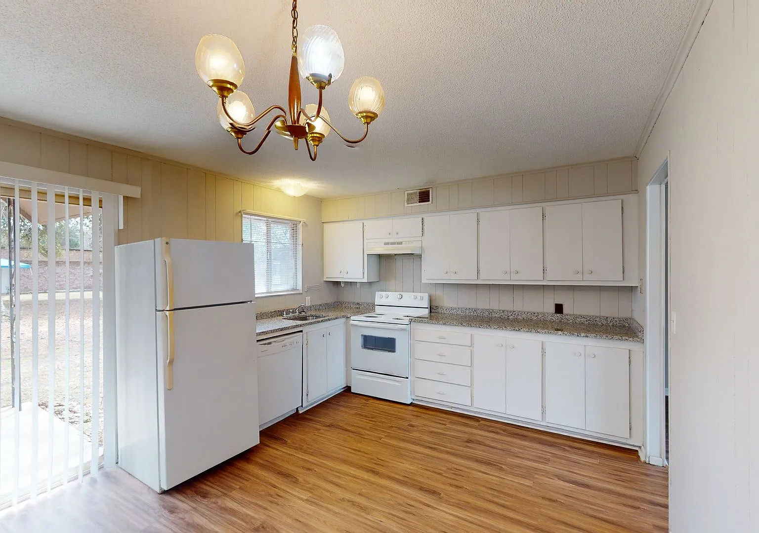 Pinopolis Apartments — Photo 1