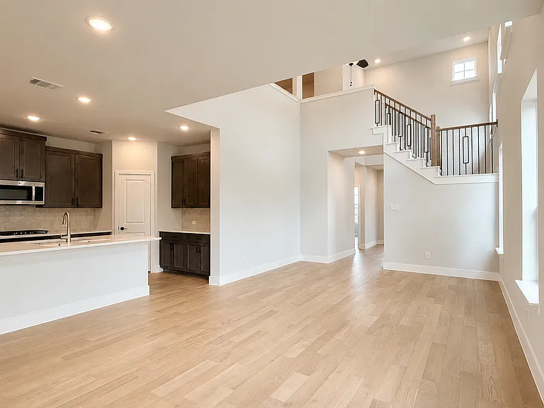 7183 Lathrop Ln — Photo 3
