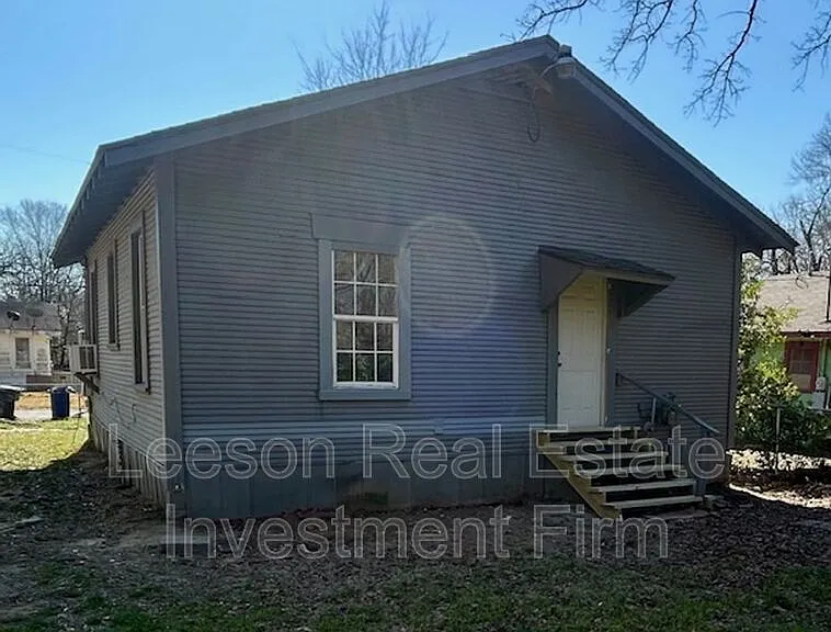 2544 Dupont St — Photo 16