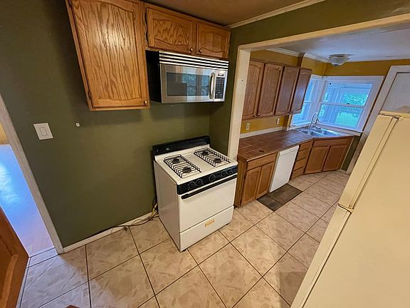 3rd image of 111 Bishop St
