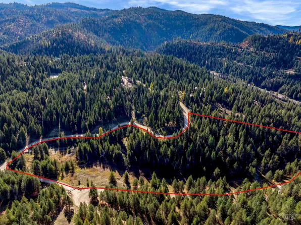 201 Tripod View Dr, Cascade, ID 83611