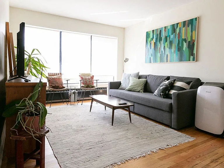 1060 Van Dyke — Photo 6