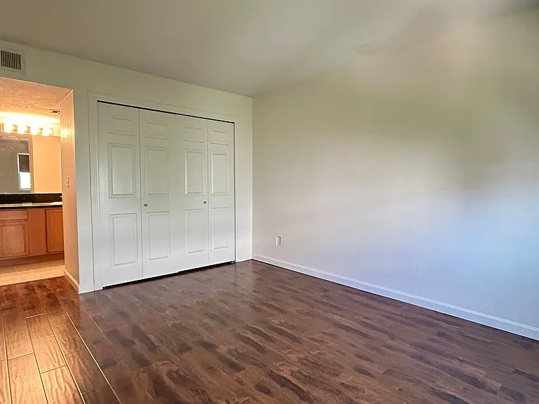 740 W Elm St #235 — Photo 12