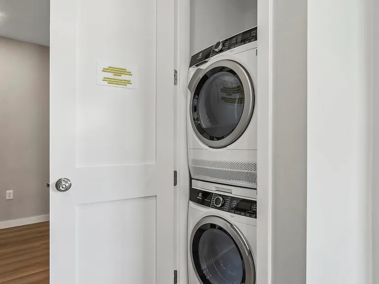 1937 Dorchester Ave #204 — Photo 8