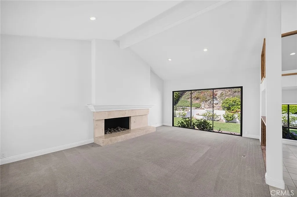 4 bed, 2.5 bath, 3000 sqft, $11,995 — Photo 4