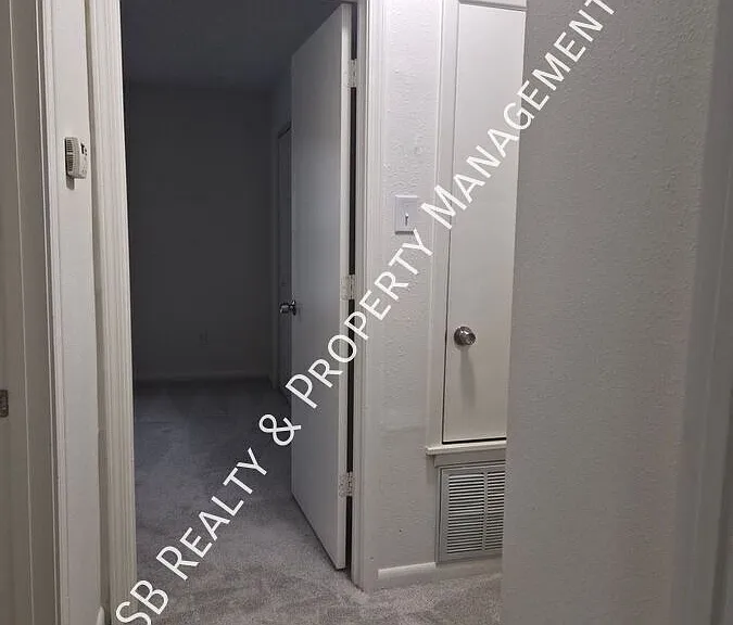 2508 W 58th St #A — Photo 9