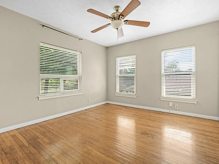 4723 Victor St #D — Photo 9
