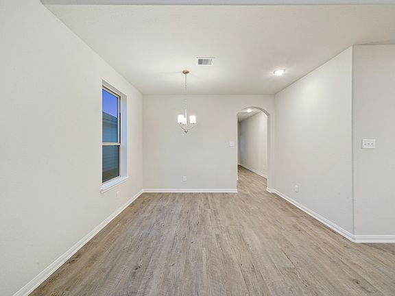4th image of 1175 Bluebonnet Dr