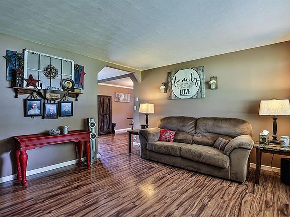 3rd image of 729 Michael Dr