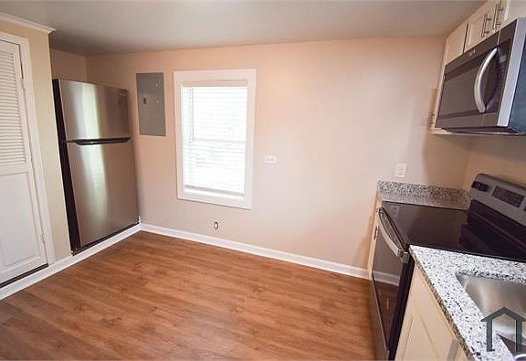 3rd image of 5816 Robinson St #F