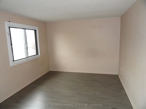 5th image of 228 Royal Salisbury Way
