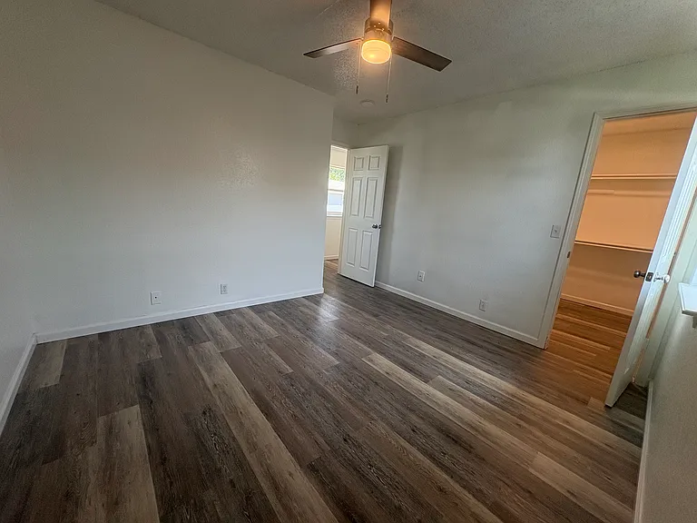 College Park Townhouses — Photo 10