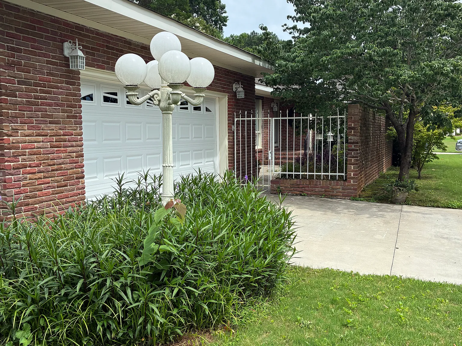 3 bed, 2.5 bath, 2203 sqft, $2,350 — Photo 2
