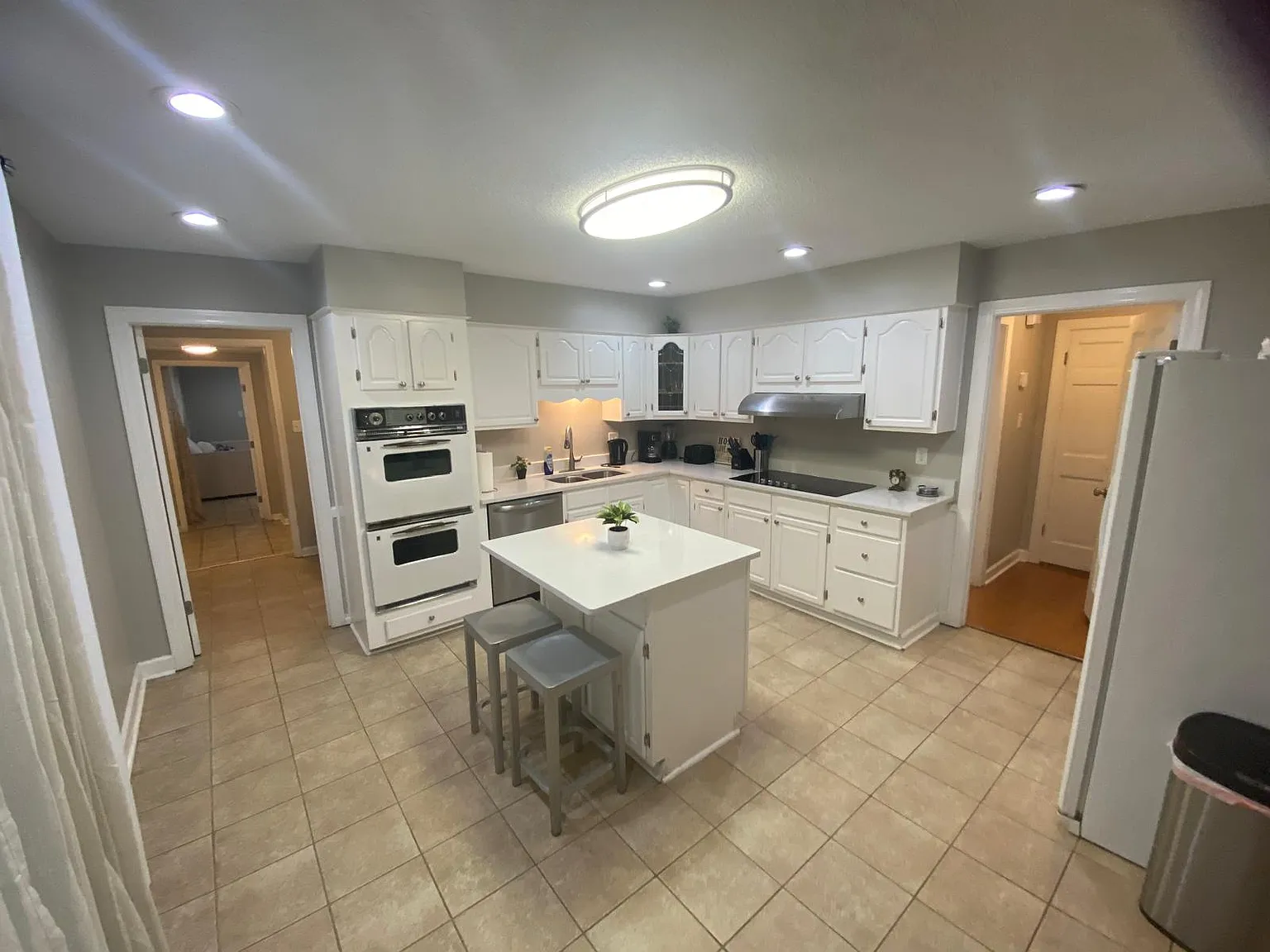 6 bed, 3.5 bath, 4000 sqft, $12,945 — Photo 4