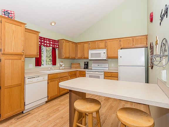 5th image of 10812 S 17th St