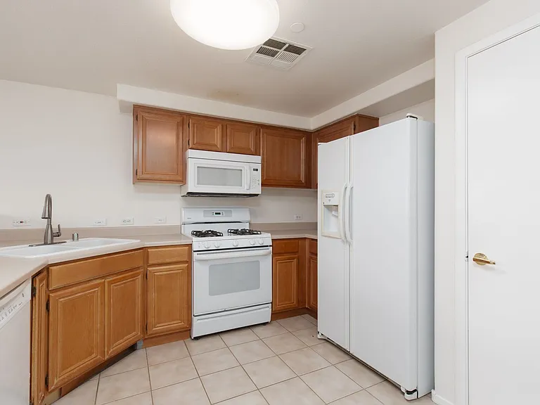 10245 S Maryland Pkwy #145 — Photo 8