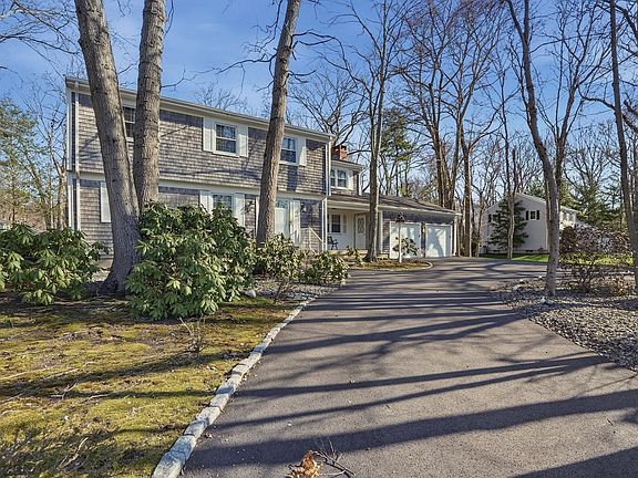 2nd image of 54 Sagamore Rd