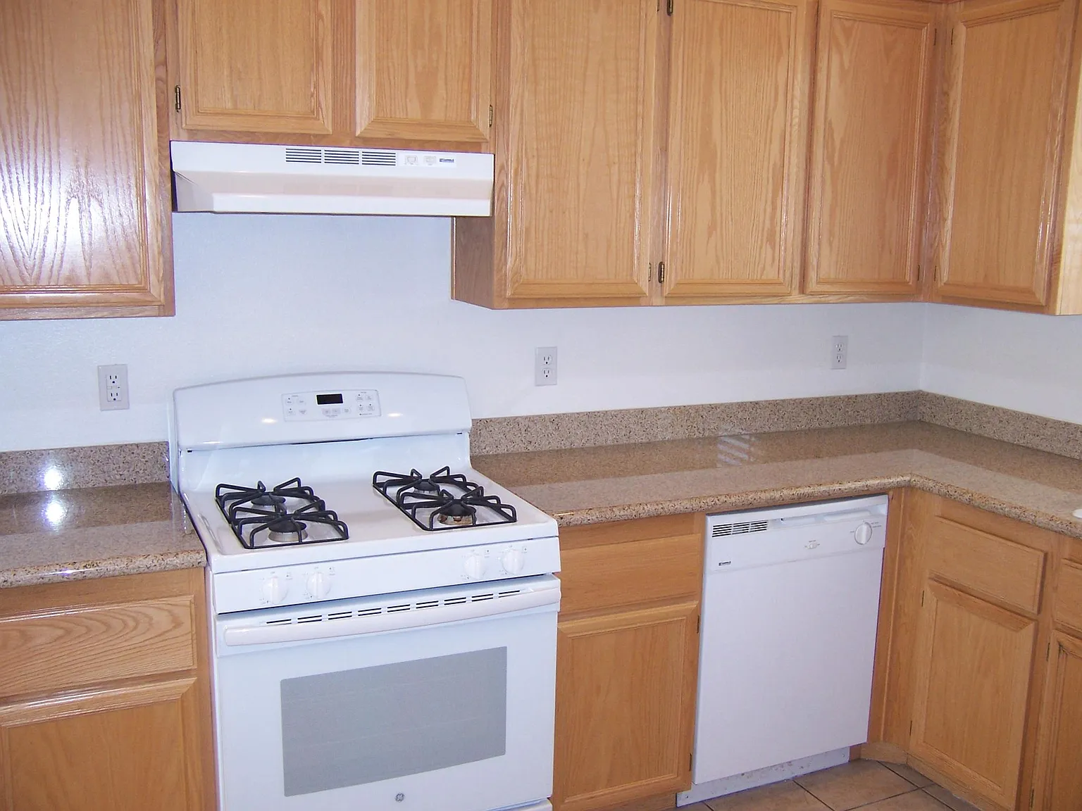 3 bed, 2.5 bath, 1508 sqft, $1,900 — Photo 2