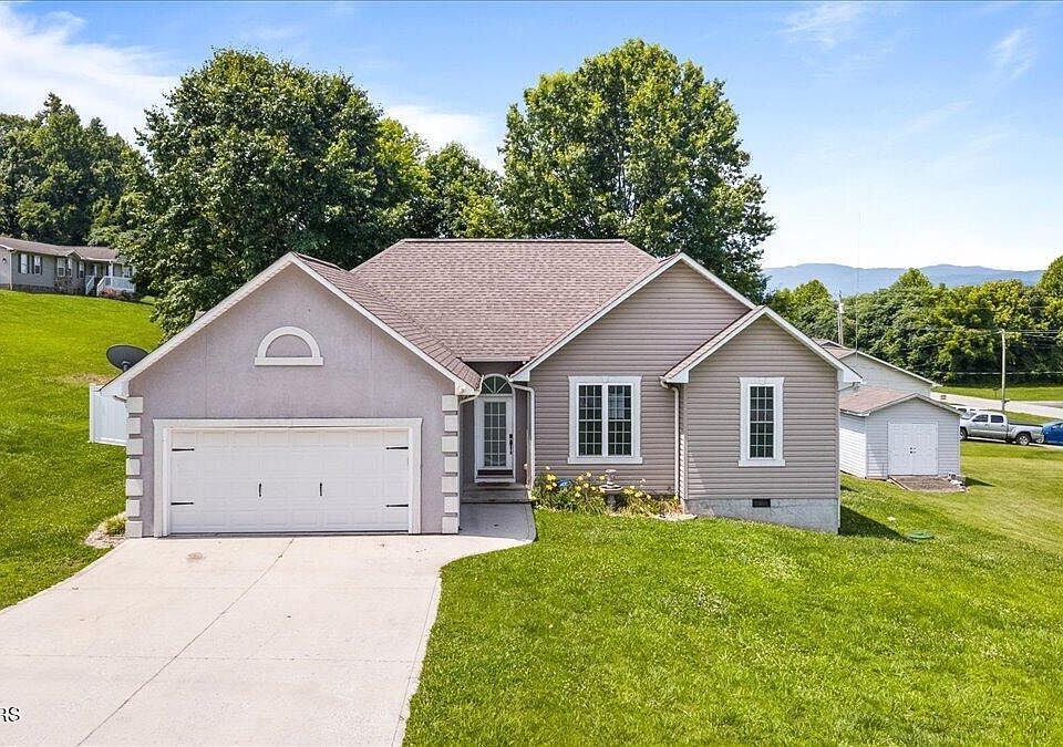 1st image of 108 S Burress Ln
