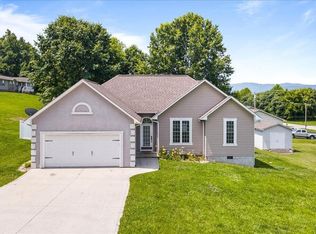 108 S Burress Ln, Jacksboro, TN 37757