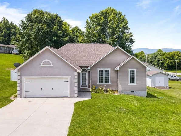 108 S Burress Ln, Jacksboro, TN 37757