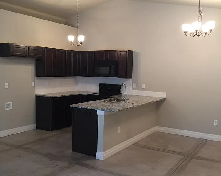 3660 N Tyler Ct — Photo 2