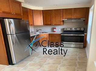 25-18 27th St #2TOP, Astoria, NY 11102