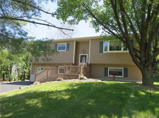 9 Twin Wells Ct, Middletown, NY 10940