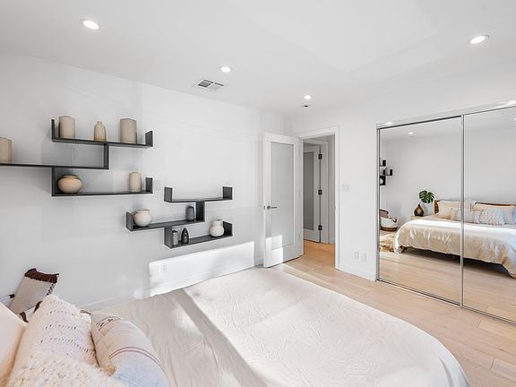 4th image of 4444 Canoga Ave