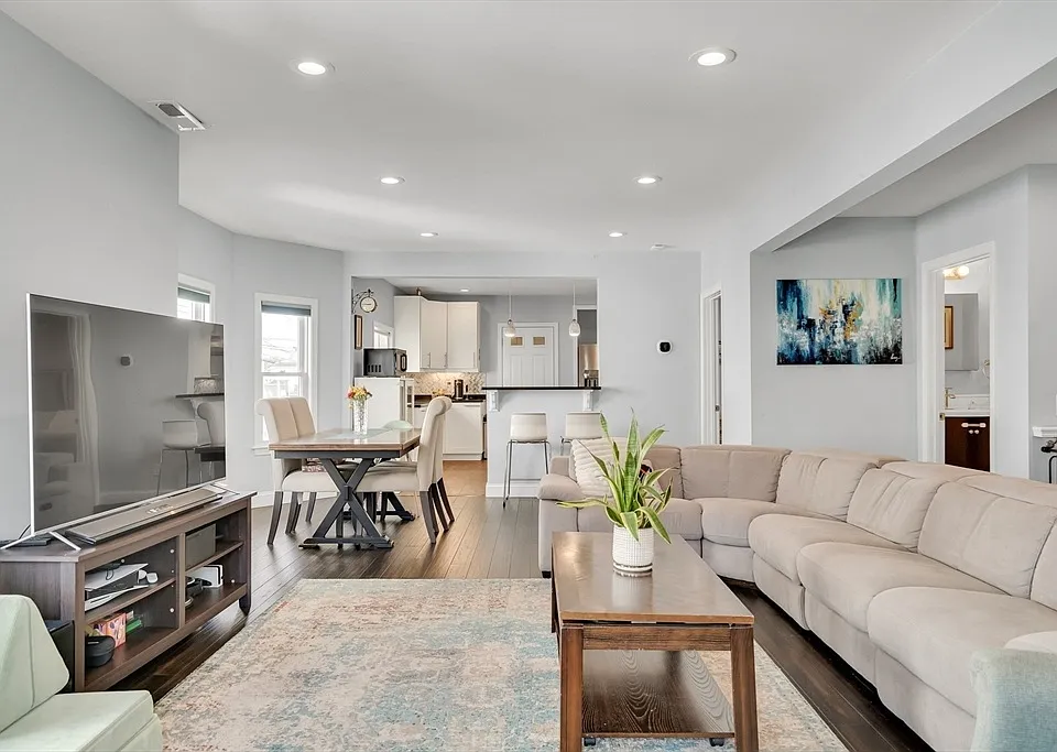 11 Lexington St #11