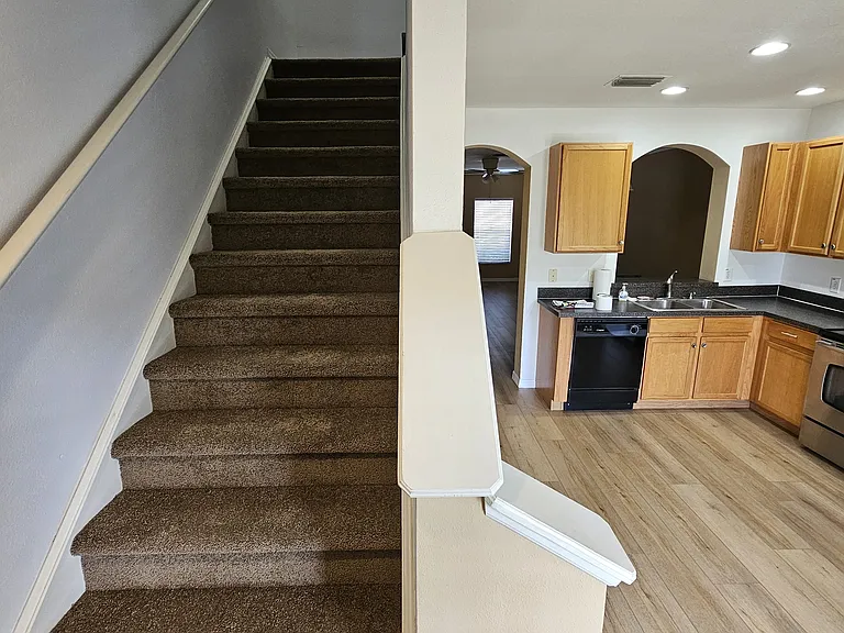 16320 Swan View Cir — Photo 7