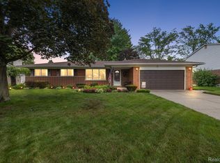 39598 Tunstall Dr, Clinton Township, MI 48038
