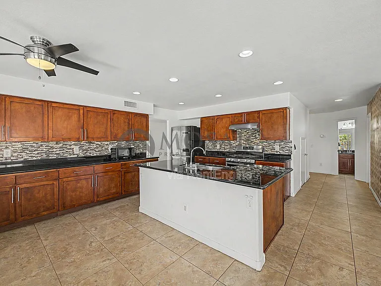 820 N Granada Dr — Photo 15