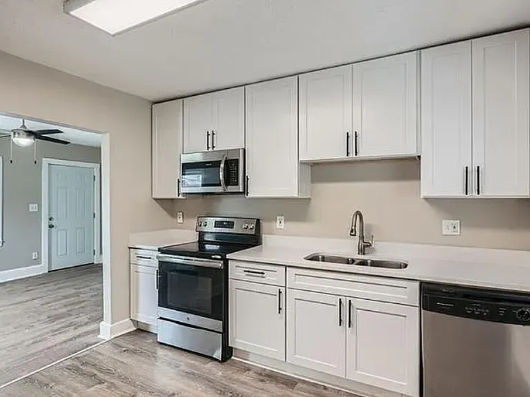 1002 Ira St SW — Photo 4