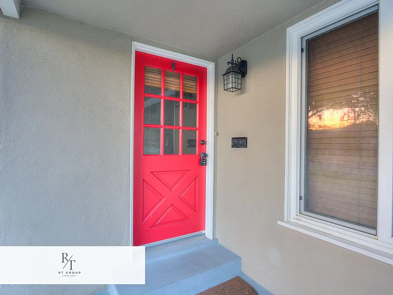 1112 Riedel Ave — Photo 3