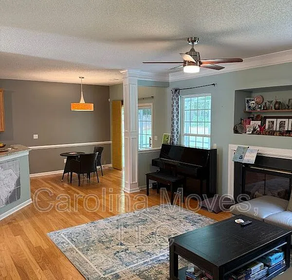 510 Grafton Ct — Photo 3