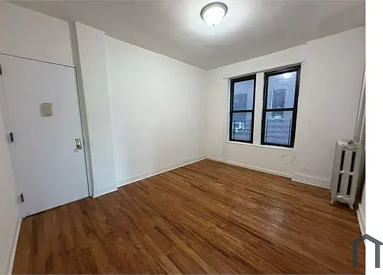3 bed, 1000 sqft, $3,058 — Photo 2