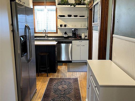 5th image of 818 N Minnesota St