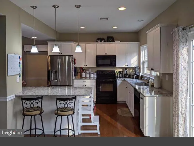 1414 Sterigere St — Photo 3