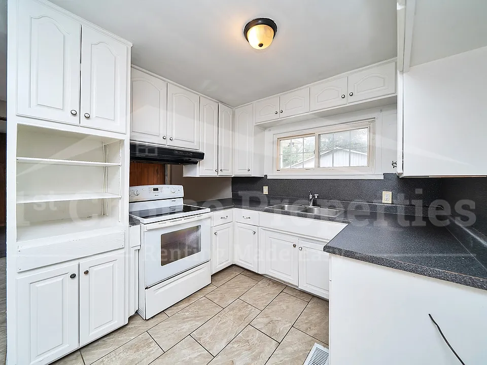 305 Rose Hill Rd