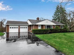 7401 Rochester Rd, Lockport, NY 14094