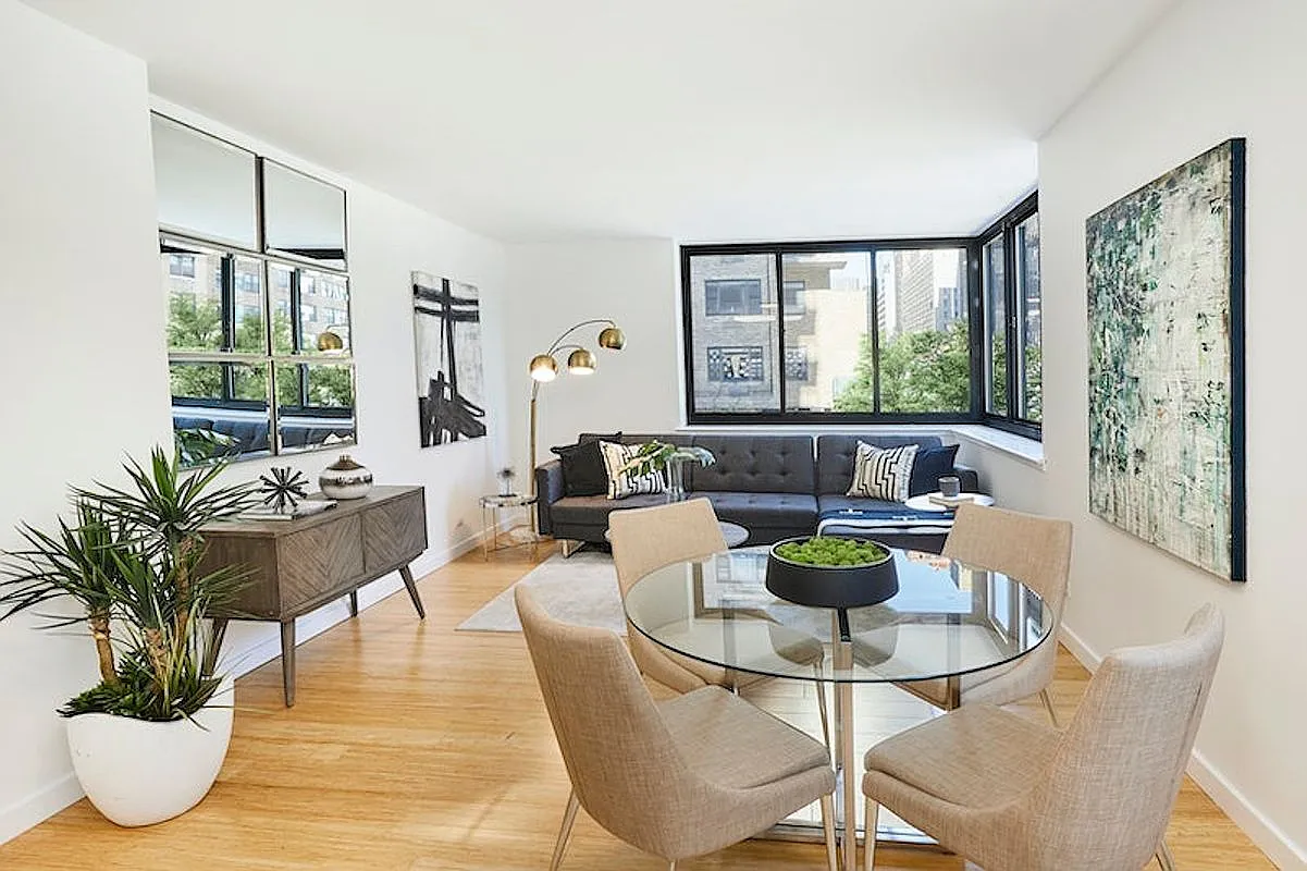 250 E 40th St APT 3E photo 1