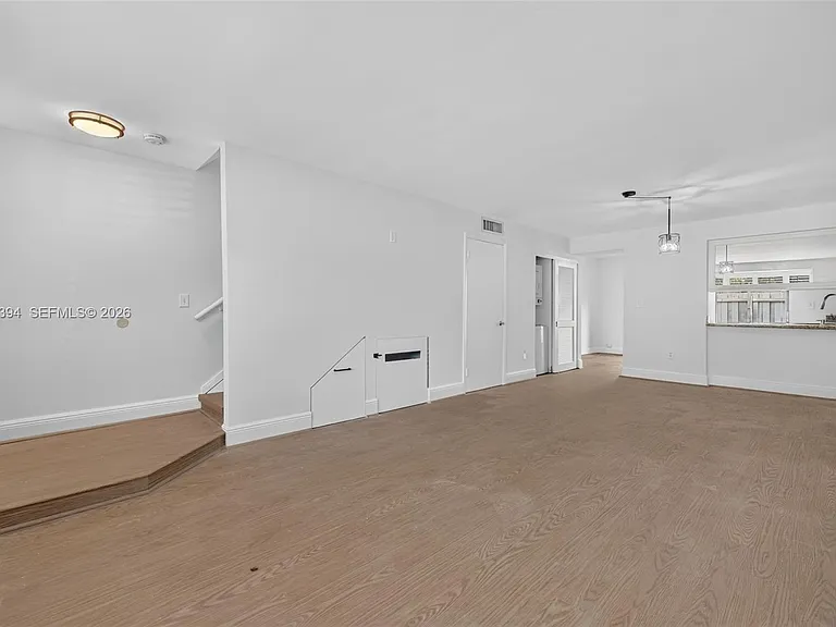 10206 SW 77th Ct — Photo 2